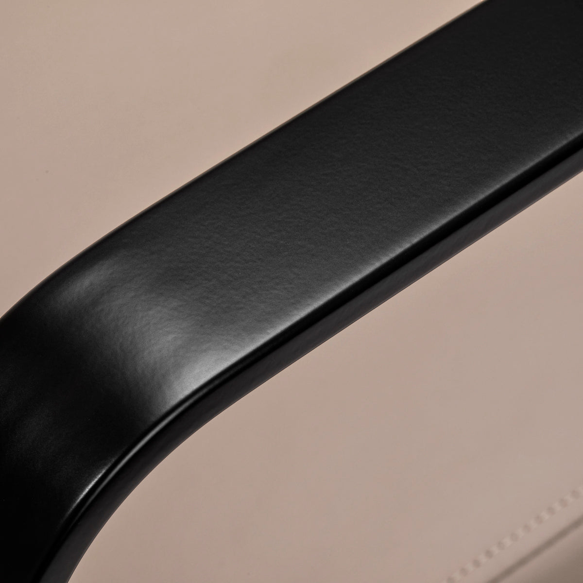 Gabbiano Porto-BM hairdressing chair black beige - BVShop